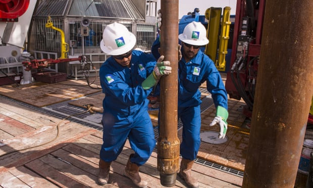 Giá dầu châu Á giảm khoảng 20% khi bước vào tuần giao dịch mới ảnh 1