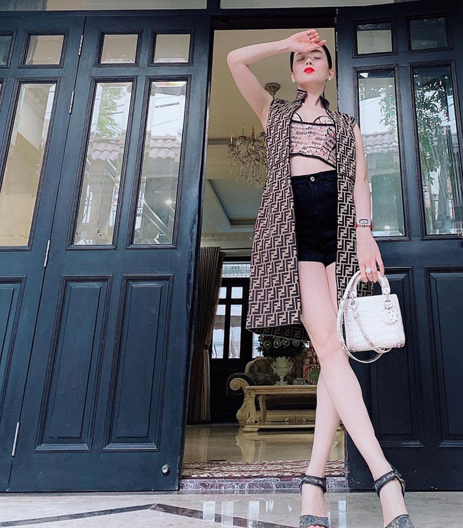 Street style ngập tràn hương vị mùa Hè của dàn mỹ nhân Việt ảnh 15