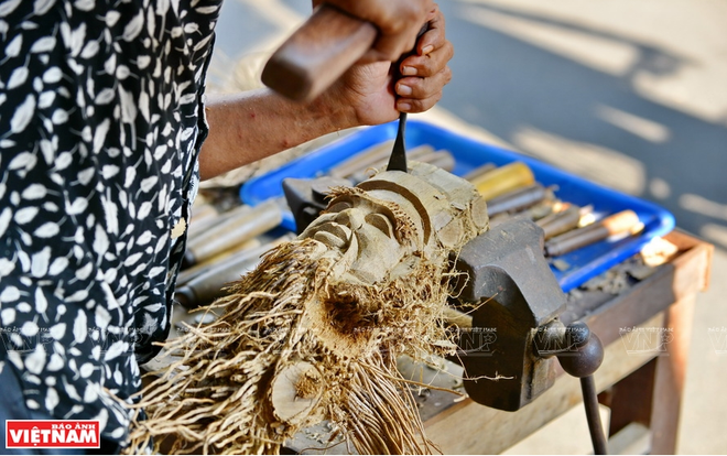 Chiêm ngưỡng những bức tượng chân dung cổ quái và kỳ lạ từ gốc tre ảnh 3