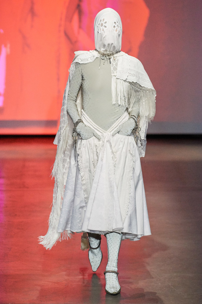 Nhà mốt Pháp ra mắt bộ sưu tập khẩu trang giữa mùa dịch COVID-19 ảnh 1