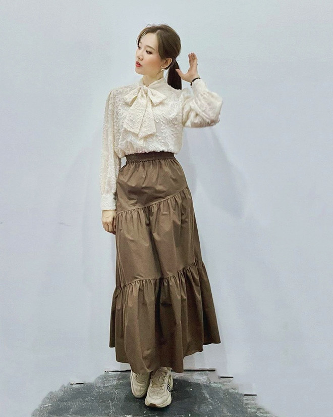 Street style giao mùa ngập sắc xanh của dàn mỹ nhân Việt ảnh 19