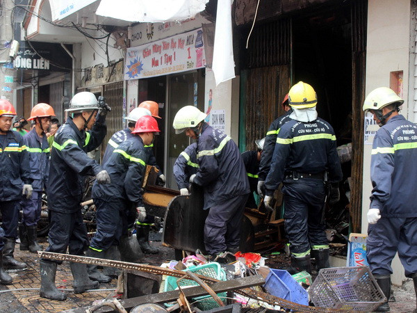 Cần Thơ: Dân hoảng loạn do một căn nhà giữa khu dân cư phát hỏa ảnh 1