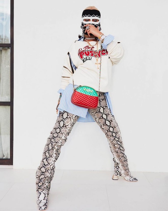 Rihanna tỏa sáng tại Coachella với phong cách không thể đụng hàng ảnh 8