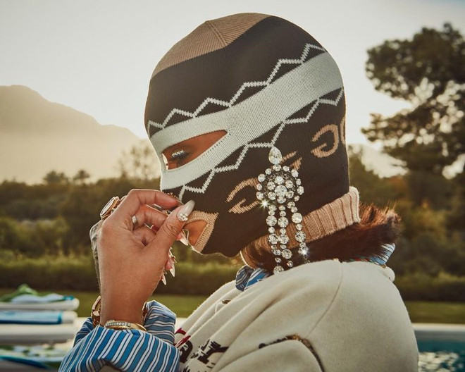 Rihanna tỏa sáng tại Coachella với phong cách không thể đụng hàng ảnh 11