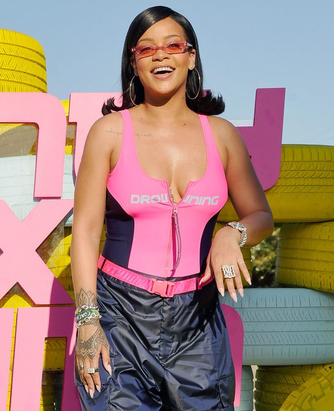 Rihanna tỏa sáng tại Coachella với phong cách không thể đụng hàng ảnh 3