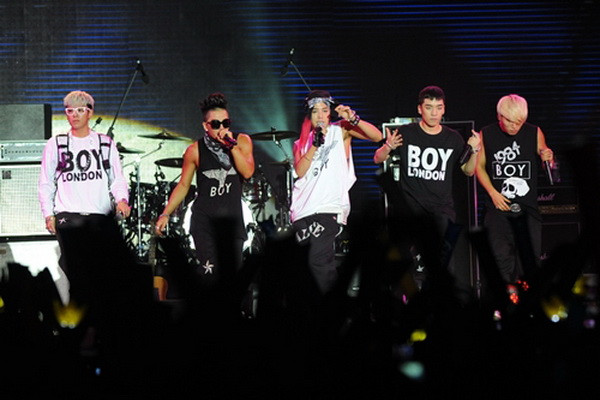 Sao Hàn đến Việt Nam - Không lưu diễn thì sang làm gì? ảnh 1