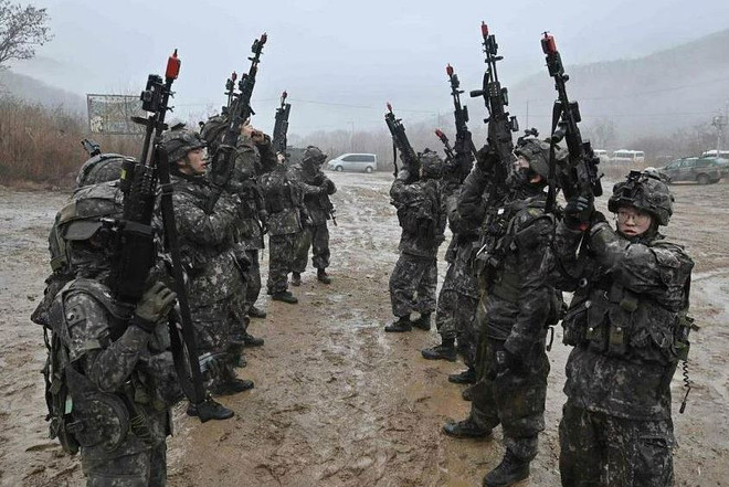 Hàn Quốc truy tố 108 người giả bệnh động kinh trốn nghĩa vụ quân sự ảnh 1