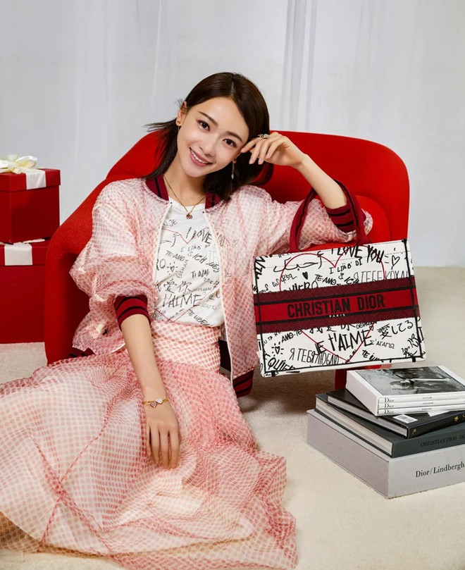 Châu Bùi bất ngờ lãng mạn, đụng hàng Quỳnh Anh Shyn, Ngô Cẩn Ngôn ảnh 10