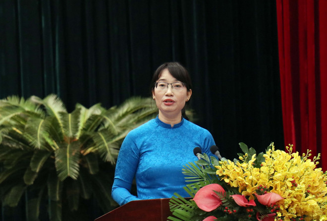Bà Trần Thị Diệu Thúy, Chủ tịch Liên đoàn Lao động Thành phố Hồ Chí Minh được bầu giữ chức Phó Chủ tịch Ủy ban Nhân dân Thành phố Hồ Chí Minh khóa X, nhiệm kỳ 2021-2026. (Ảnh: Xuân Khu/TTXVN) ttxvn-kien_toan_nhan_su2.jpg