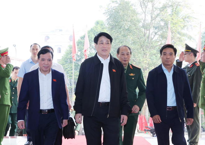 ttxvn_chu_tich_nuoc_luong_cuong_tiep_xuc_cu_tri_huyen_thuong_xuan (3).jpg