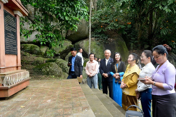 Đoàn Ủy ban Mặt trận Lào xây dựng đất nước làm việc tại Tuyên Quang ảnh 2