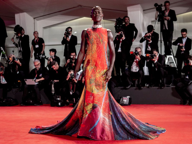 Lộ diện những ngôi sao sở hữu phong cách thảm đỏ ấn tượng nhất 2022 ảnh 1