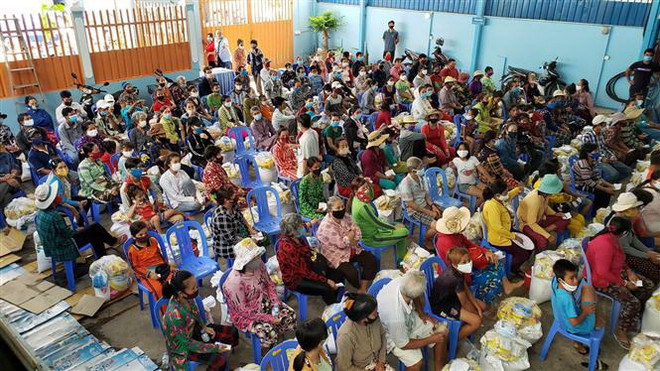 Hơn 3.000 gia đình người gốc Việt tại Campuchia được cứu trợ ảnh 2