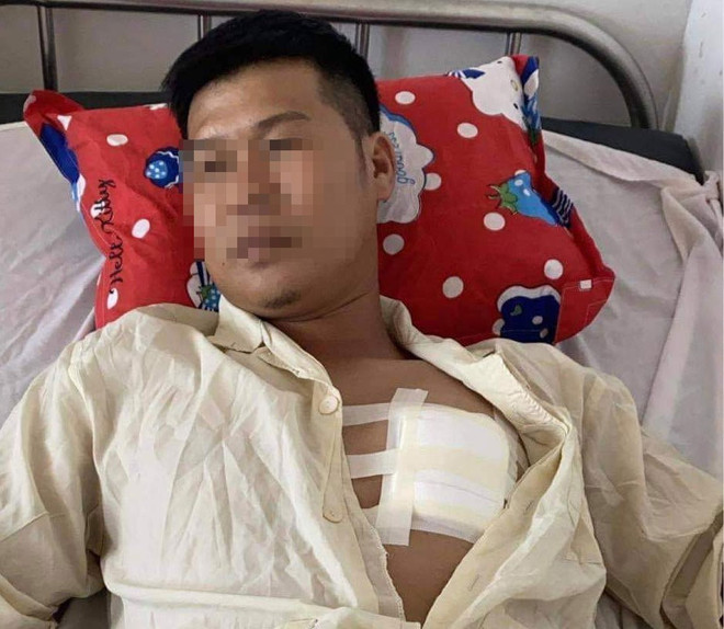 Cần Thơ: Dùng dao tự đâm vào ngực khi làm việc với công an ảnh 1