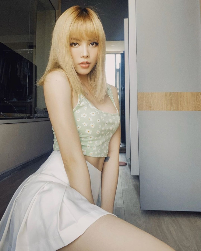 Ở nhà hạn chế ra đường, dàn mỹ nhân Việt vẫn diện đồ đẹp "hết sảy" ảnh 6