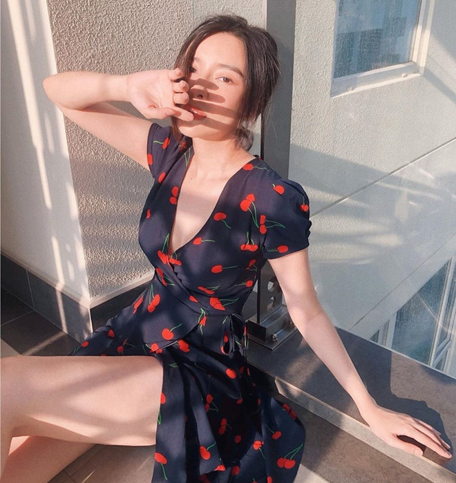 Ở nhà hạn chế ra đường, dàn mỹ nhân Việt vẫn diện đồ đẹp "hết sảy" ảnh 7