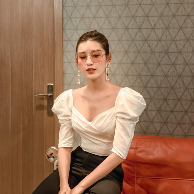 Ở nhà hạn chế ra đường, dàn mỹ nhân Việt vẫn diện đồ đẹp "hết sảy" ảnh 5