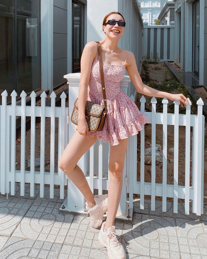 Ở nhà hạn chế ra đường, dàn mỹ nhân Việt vẫn diện đồ đẹp "hết sảy" ảnh 13