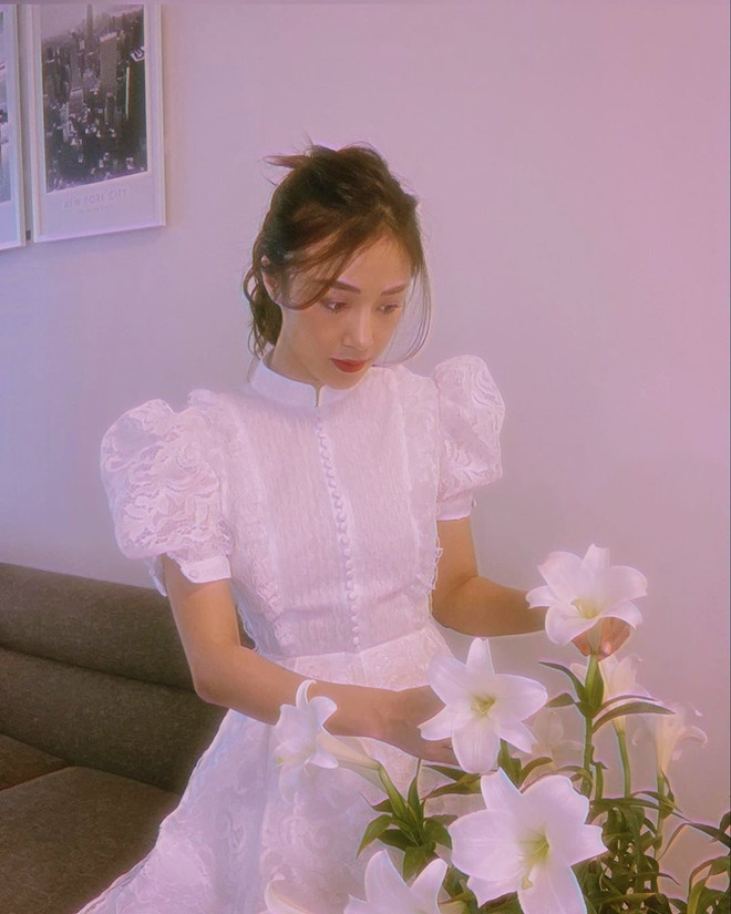 Ở nhà hạn chế ra đường, dàn mỹ nhân Việt vẫn diện đồ đẹp "hết sảy" ảnh 4