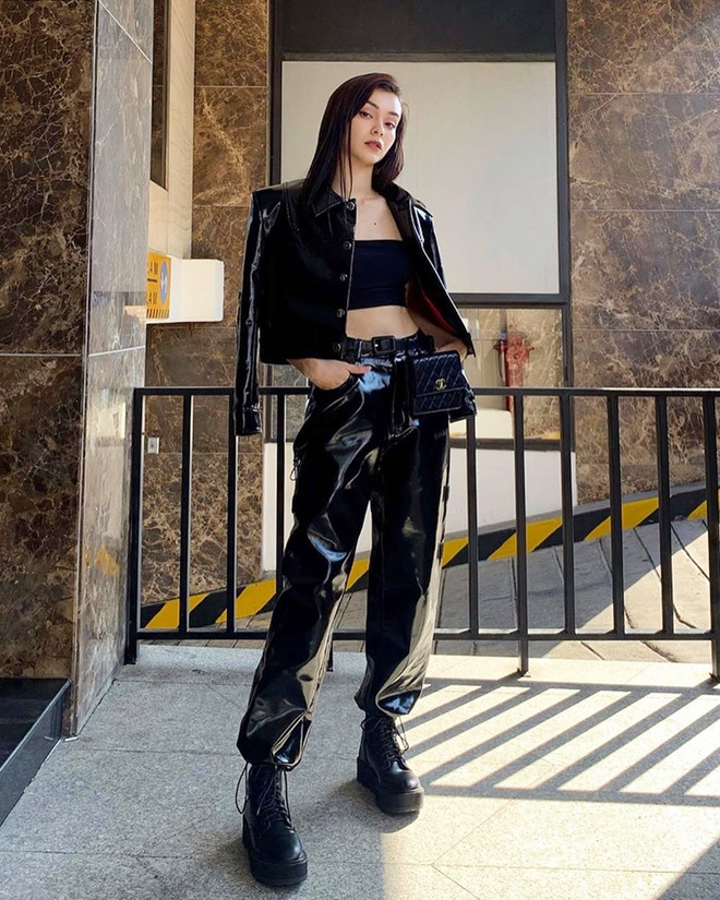 Ở nhà hạn chế ra đường, dàn mỹ nhân Việt vẫn diện đồ đẹp "hết sảy" ảnh 11