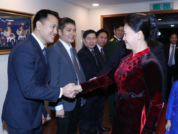 Chủ tịch Quốc hội gặp gỡ đại diện cộng đồng người Việt tại Hàn Quốc ảnh 2