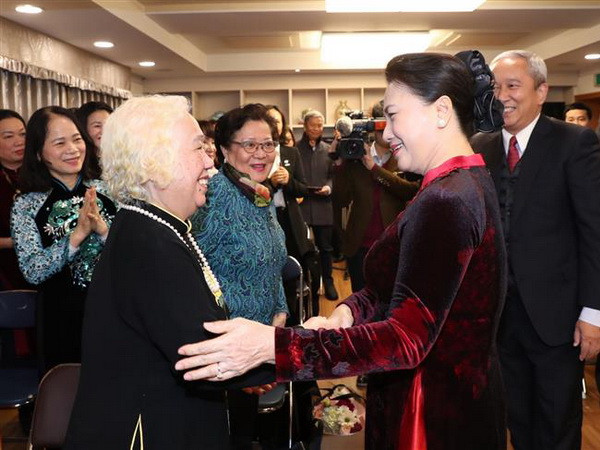 Chủ tịch Quốc hội gặp gỡ đại diện cộng đồng người Việt tại Hàn Quốc ảnh 1