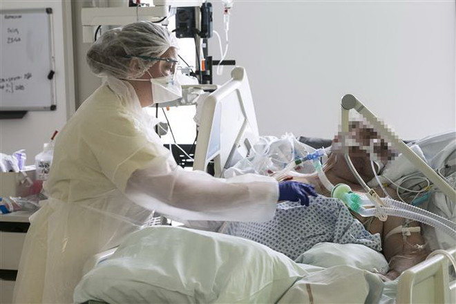 Số ca tử vong do COVID-19 ở châu Âu vượt ngưỡng 30.000 người ảnh 1