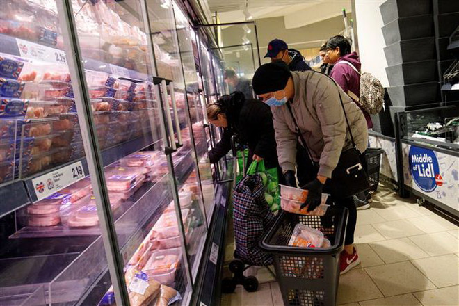 Tâm tư người Việt tại Anh thời COVID-19: Sau cơn mưa, trời lại sáng ảnh 1