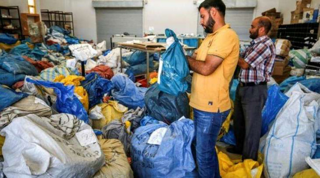 Israel trao trả cho Palestine 10 tấn bưu phẩm sau 8 năm bị giữ ảnh 1