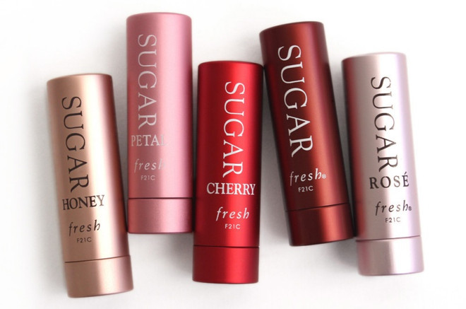 Những cây son dưỡng ''đắt xắt ra miếng'' của thương hiệu nổi tiếng ảnh 6