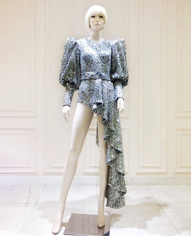 Katy Perry diện đồ của nhà thiết kế Công Trí ''thổi tung'' sân khấu ảnh 11