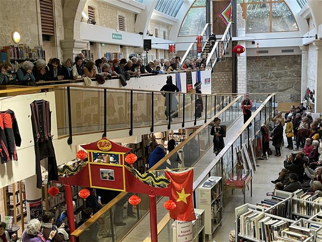 Văn hóa dân tộc Việt Nam tỏa sáng tại thành phố Saintes của Pháp ảnh 3