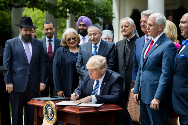 Tổng thống Mỹ Donald Trump sẽ sớm ký dự luật trừng phạt Nga ảnh 1