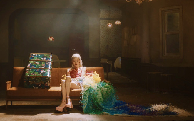 Mỹ nhân BLACKPINK tiếp tục diện đồ của Công Trí trong MV mới ảnh 1