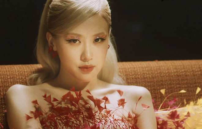 Mỹ nhân BLACKPINK tiếp tục diện đồ của Công Trí trong MV mới ảnh 4