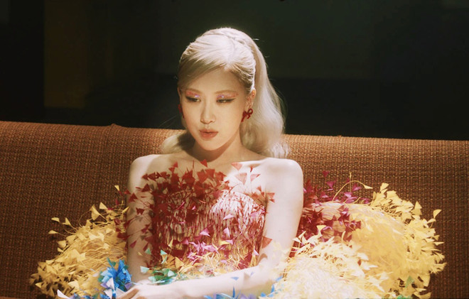 Mỹ nhân BLACKPINK tiếp tục diện đồ của Công Trí trong MV mới ảnh 2