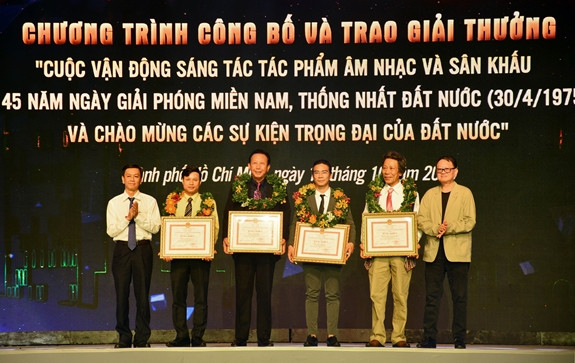 Thành phố Hồ Chí Minh trao giải thưởng về sáng tác âm nhạc và sân khấu ảnh 1