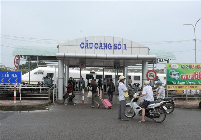 Các tàu ra đảo Kiên Hải, Phú Quốc hoạt động trở lại bình thường. (Ảnh: Lê Sen/TTXVN) Tất cả khách du lịch ở các đảo tại Kiên Giang đã về đất liền an toàn ảnh 1