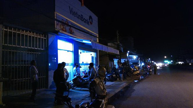 Phòng ngừa cướp, TP. HCM siết chặt an ninh tại các trụ sở ngân hàng ảnh 1