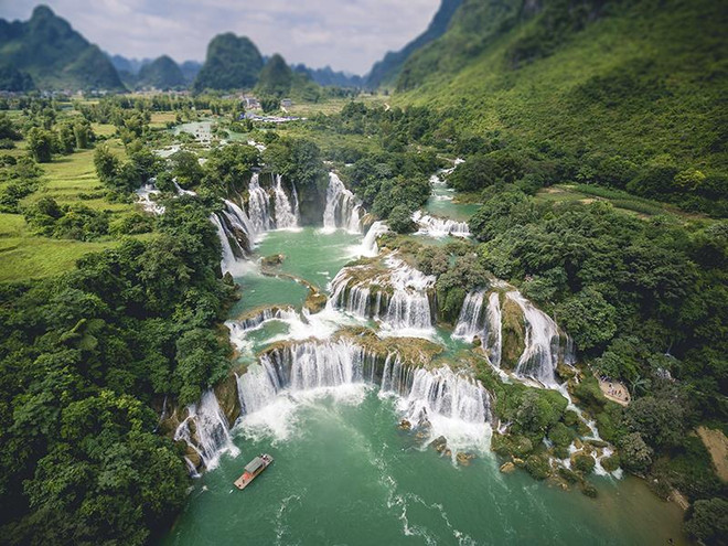 Toàn cảnh dòng sông Quây Sơn đổ vào dòng thác chính. Kỳ quan miền biên ải: Thác Bản Giốc cùng làng đá trăm tuổi Khuổi Ky ảnh 3