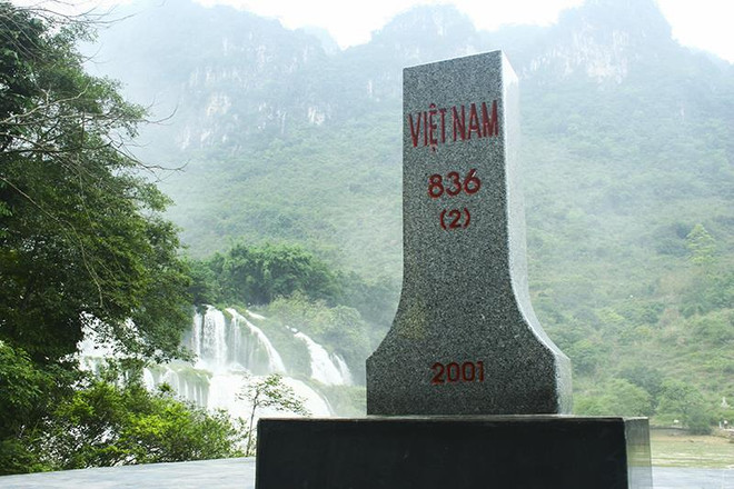 Cột mốc biên giới đánh dấu chủ quyền lãnh thổ. Kỳ quan miền biên ải: Thác Bản Giốc cùng làng đá trăm tuổi Khuổi Ky ảnh 8