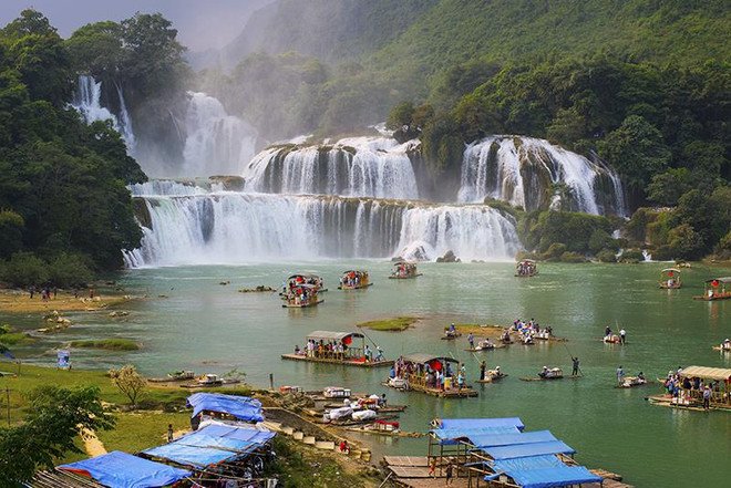 Bạn có thể đi thuyền tham quan thác hoặc dọc sông Quây Sơn. Kỳ quan miền biên ải: Thác Bản Giốc cùng làng đá trăm tuổi Khuổi Ky ảnh 6