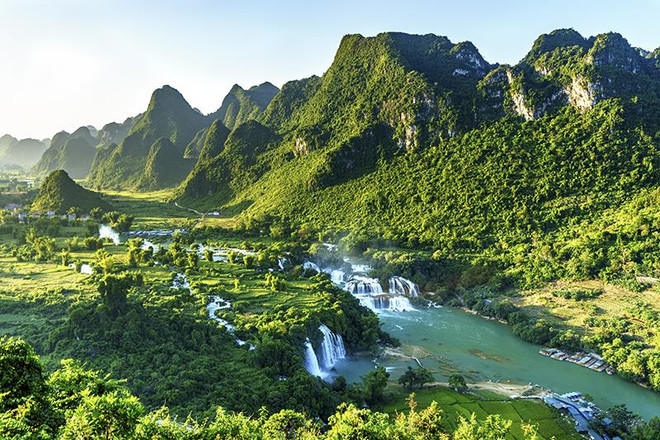 Thác Bản Giốc là một kỳ quan thiên nhiên tuyệt sắc của nước Việt. Kỳ quan miền biên ải: Thác Bản Giốc cùng làng đá trăm tuổi Khuổi Ky ảnh 1