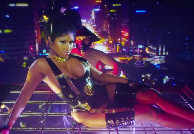 NTK gốc Việt và loạt trang phục không đụng hàng cho dàn sao quốc tế ảnh 23