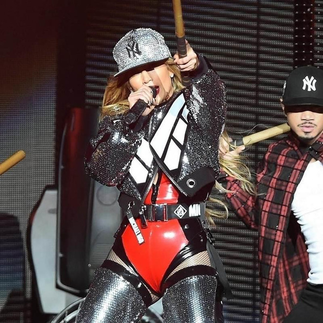 NTK gốc Việt và loạt trang phục không đụng hàng cho dàn sao quốc tế ảnh 12