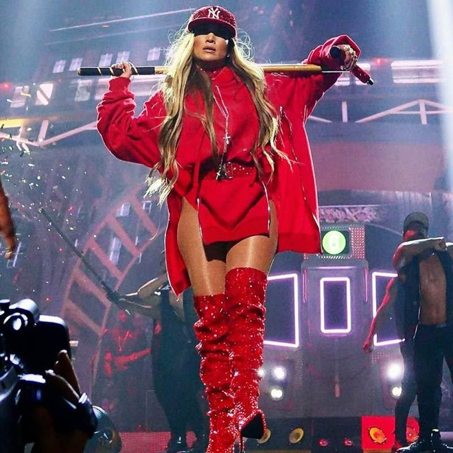 NTK gốc Việt và loạt trang phục không đụng hàng cho dàn sao quốc tế ảnh 14