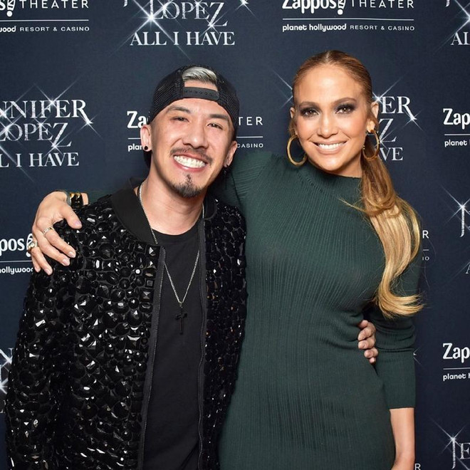 NTK gốc Việt và loạt trang phục không đụng hàng cho dàn sao quốc tế ảnh 15