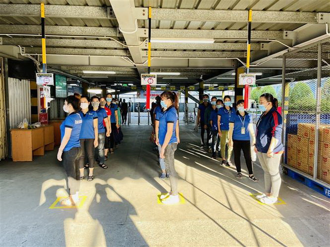 Bình Dương: Doanh nghiệp FDI kiểm tra sức khỏe hàng ngày cho công nhân ảnh 1