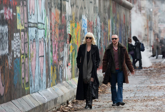 Charlize Theron trở lại đầy hoang dã trong phim ''Atomic Blonde'' ảnh 2