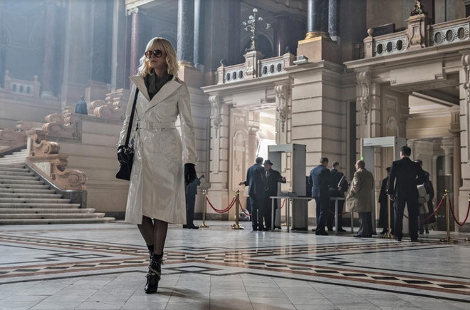 Charlize Theron trở lại đầy hoang dã trong phim ''Atomic Blonde'' ảnh 1
